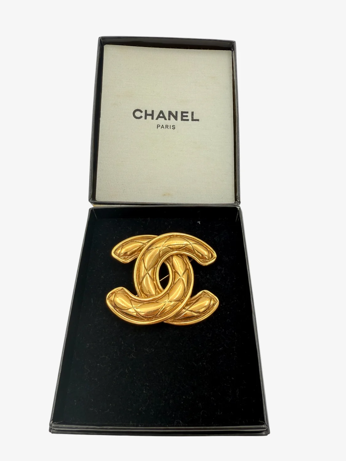 Chanel Vintage Large CC Matelasse Brooch Gold-Plated - Image 4