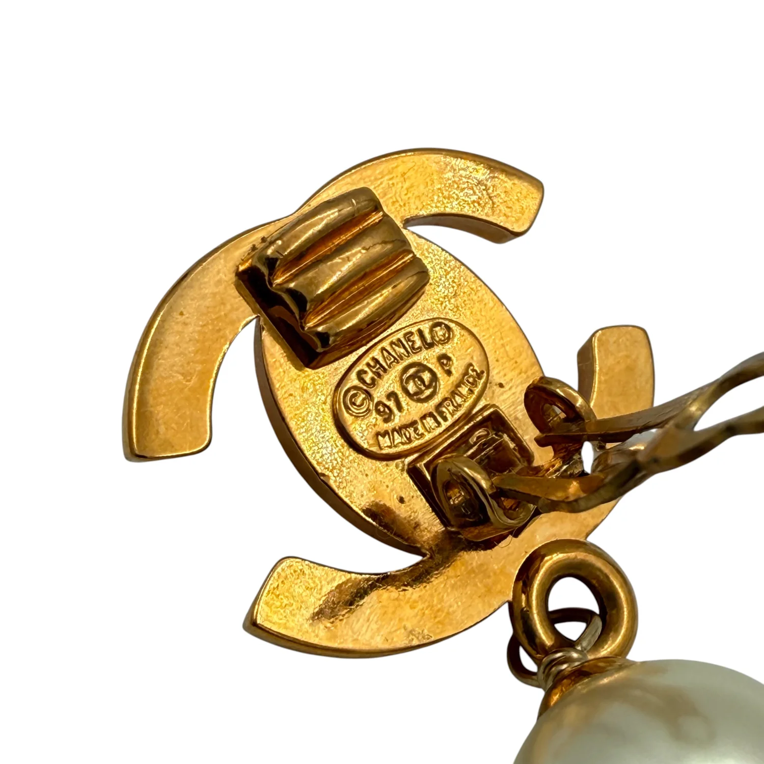 Chanel Vintage Turnlock Pearl Drop Earrings Gold-Plated (1997) - Image 4