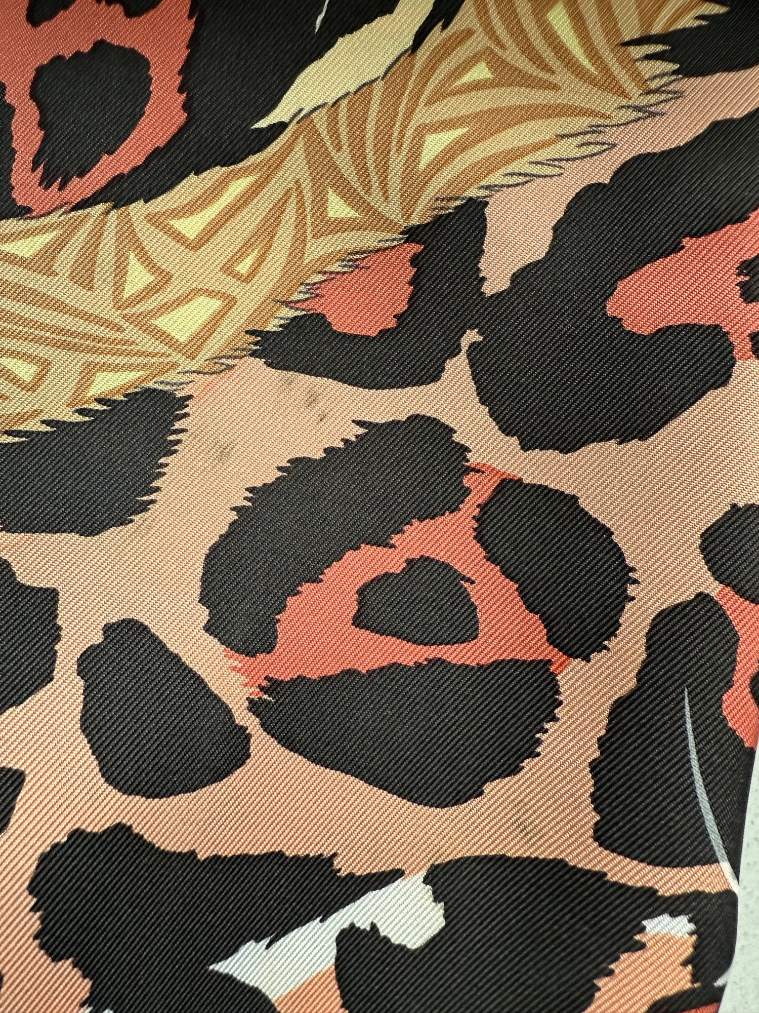 Hermès Jaguar Quetzal silk Carré 90- green/orange/beige - Image 6