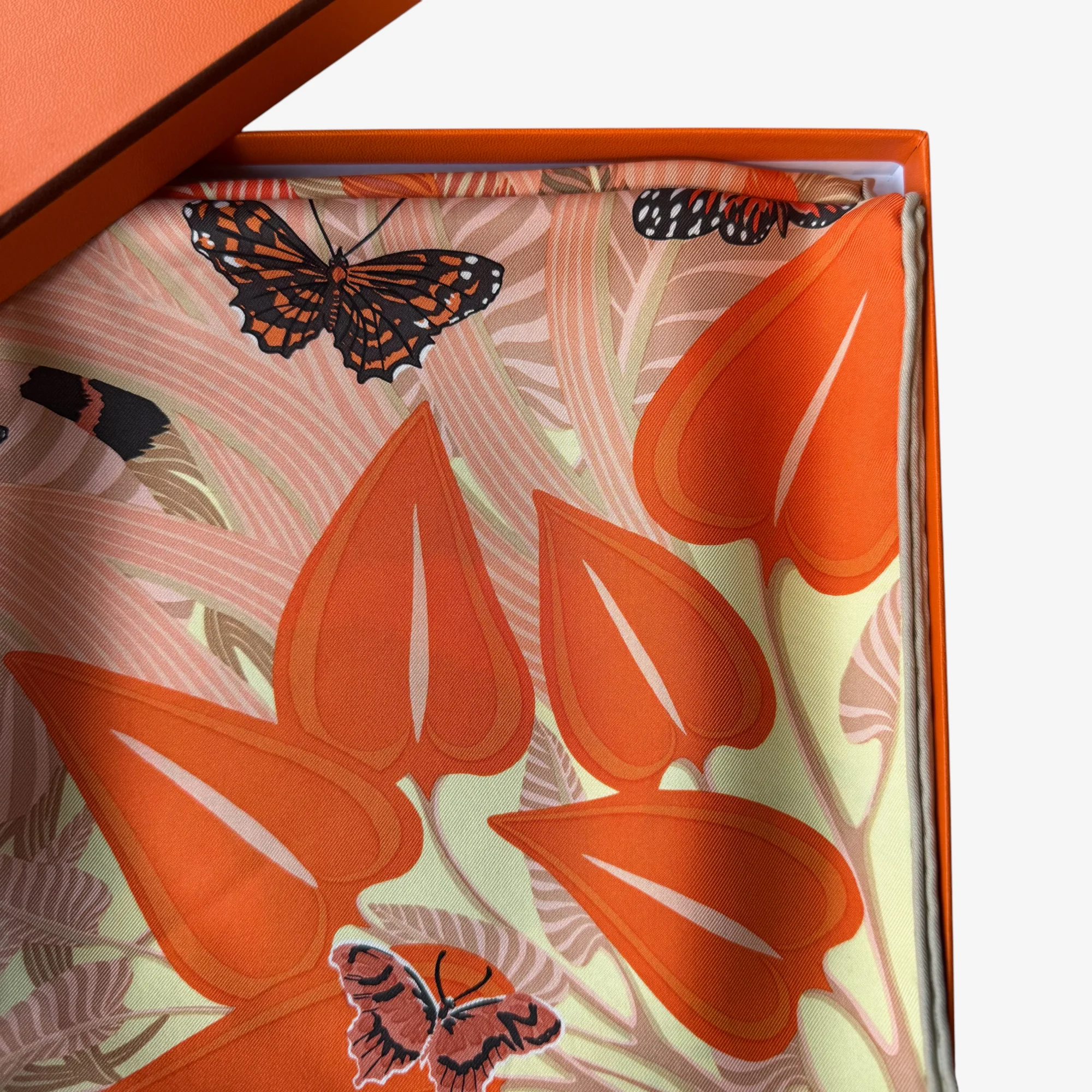 Hermès Jaguar Quetzal silk Carré 90- green/orange/beige - Image 4