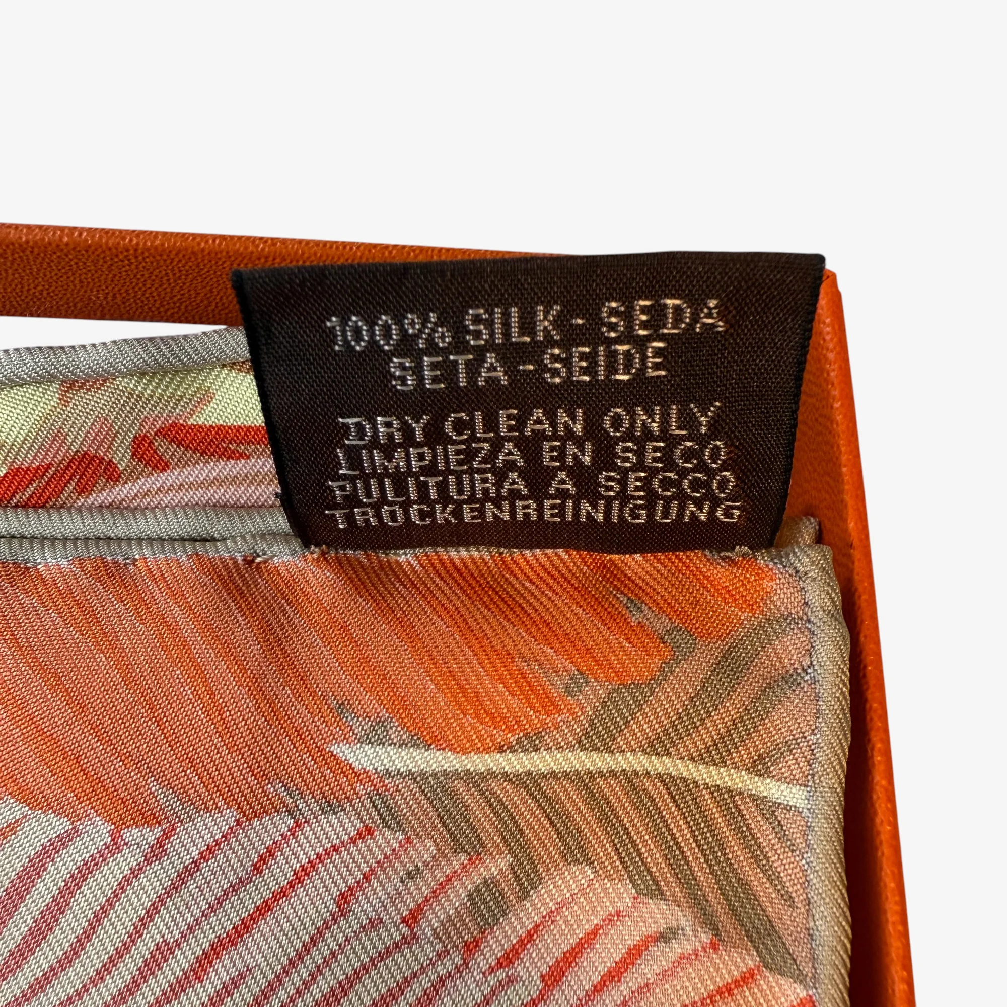 Hermès Jaguar Quetzal silk Carré 90- green/orange/beige - Image 5