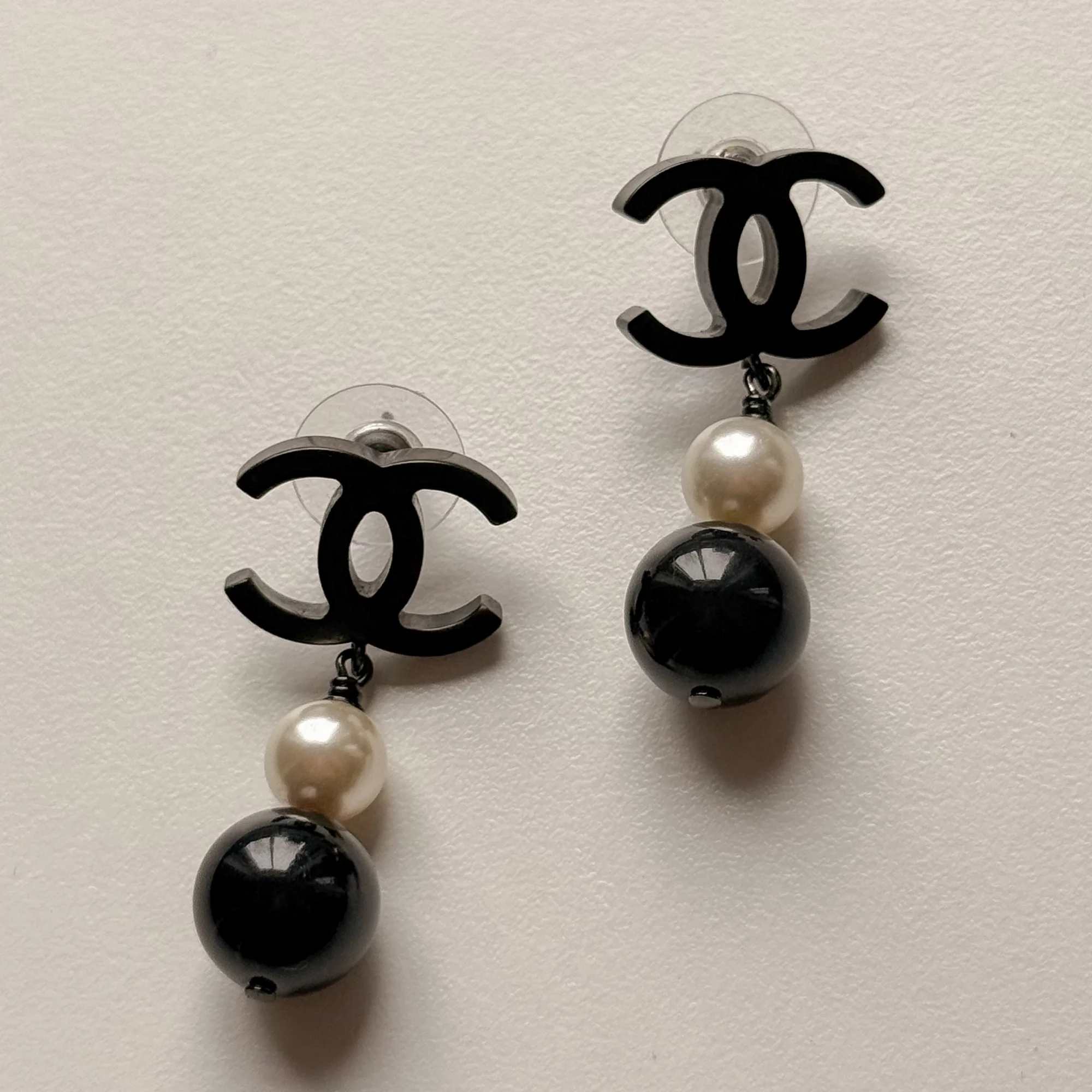 Chanel CC Pearl Black Bead Drop Earrings (2014) - Image 2
