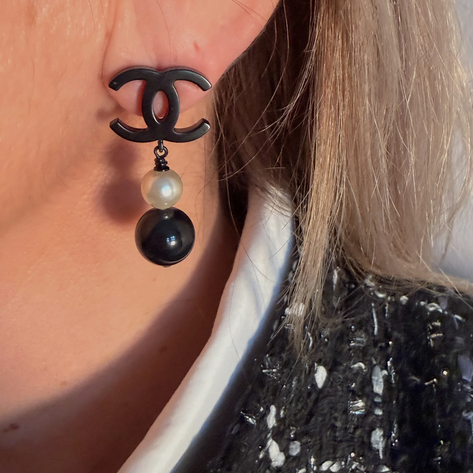 Chanel CC Pearl Black Bead Drop Earrings (2014) - Image 4