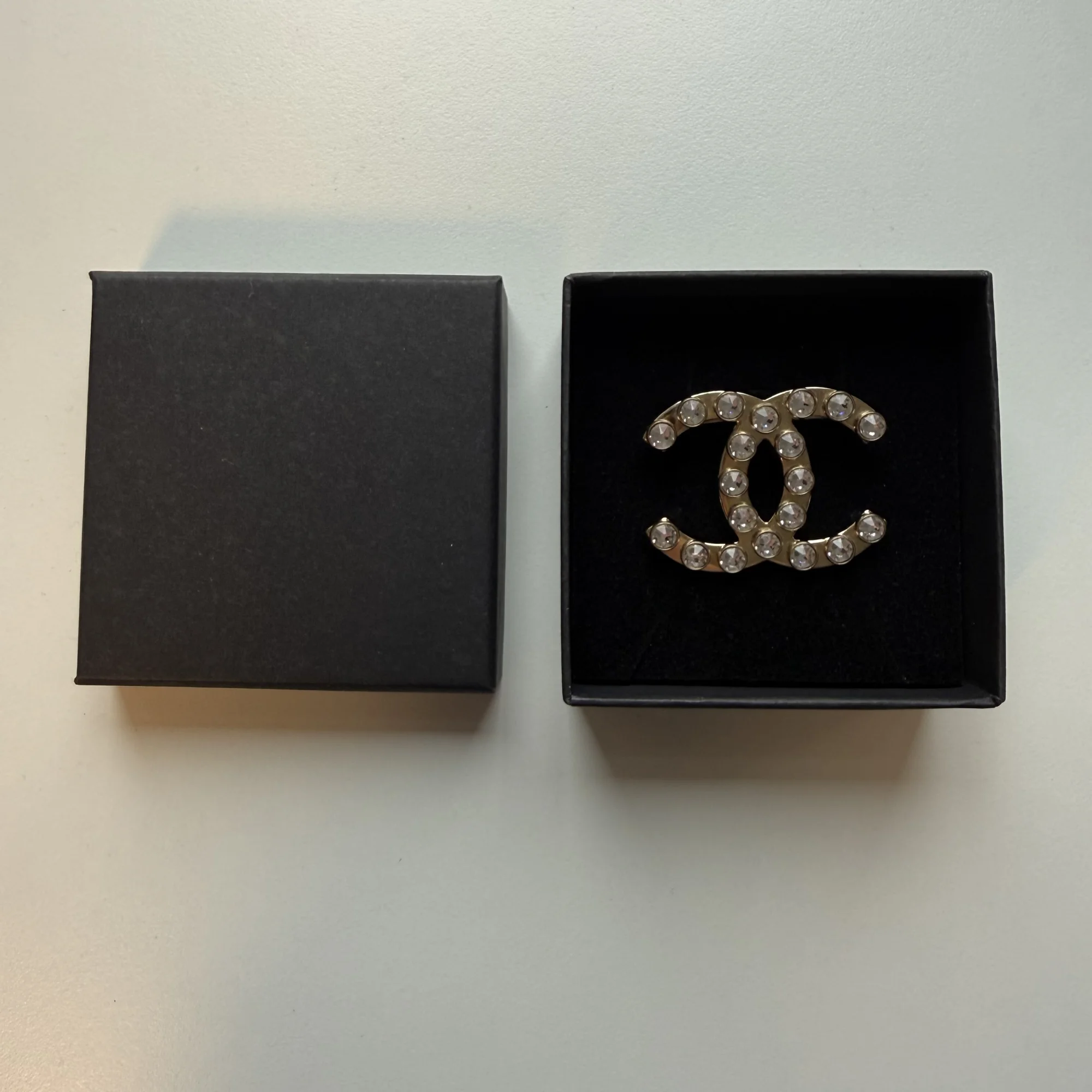 Chanel Gold CC Brooch Strass (2021) - Image 8