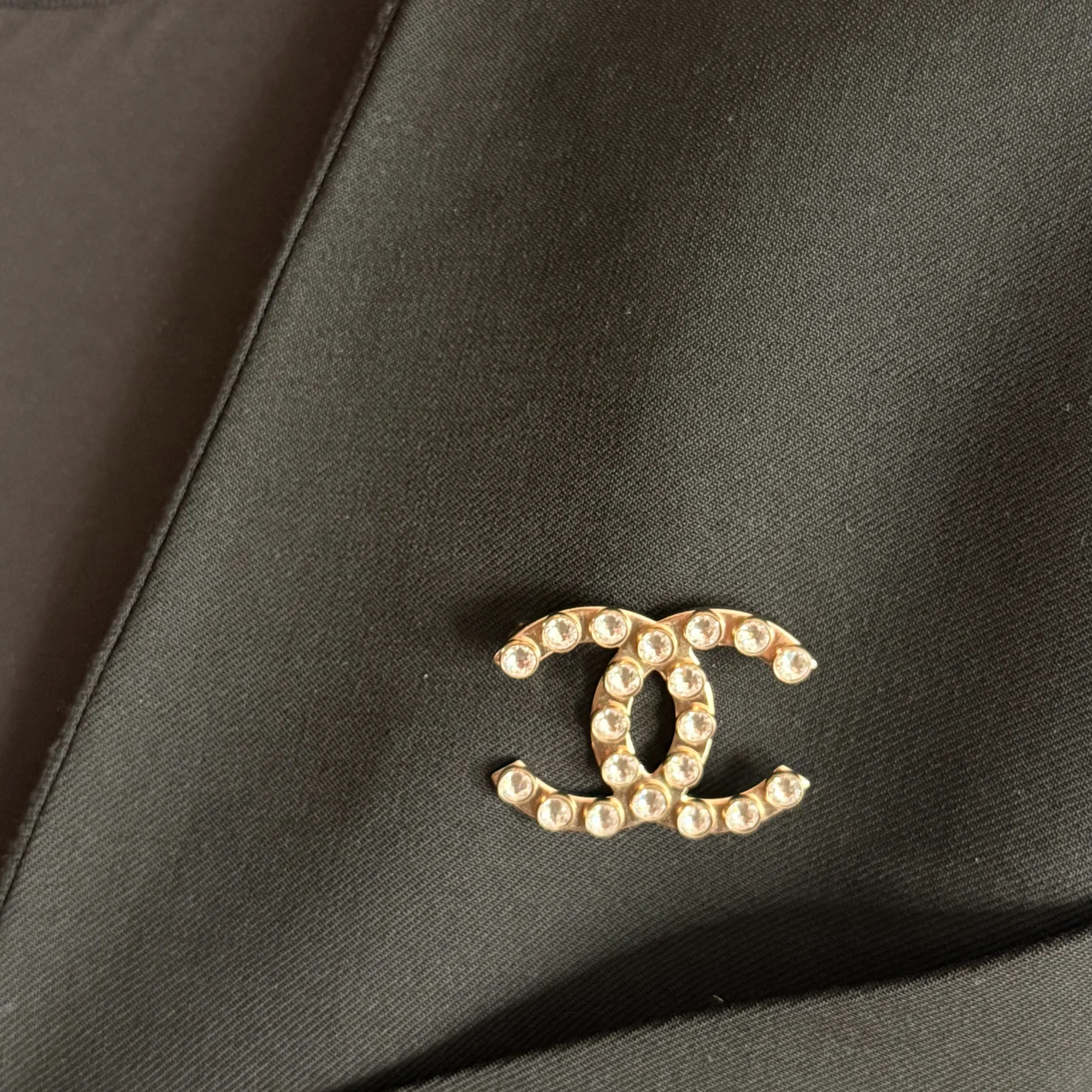 Chanel Gold CC Brooch Strass (2021) - Image 3