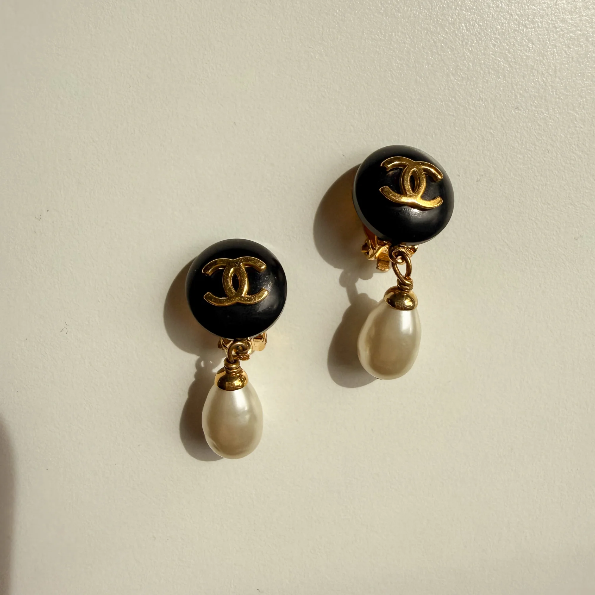 Chanel Vintage CC Pearl Drop Earrings (1995) - Image 2