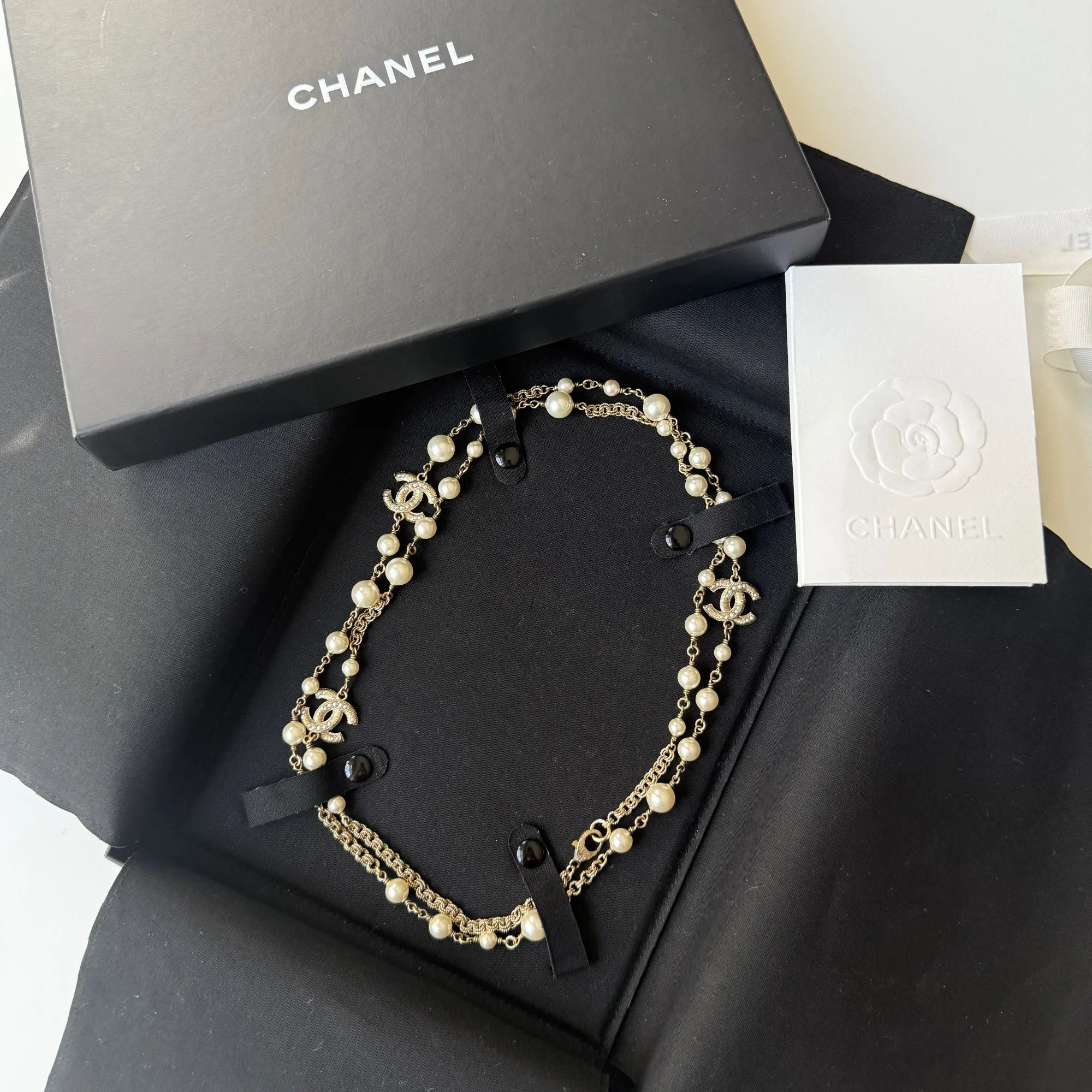 Chanel Faux Pearl CC Chain Necklace (2019) - Image 6