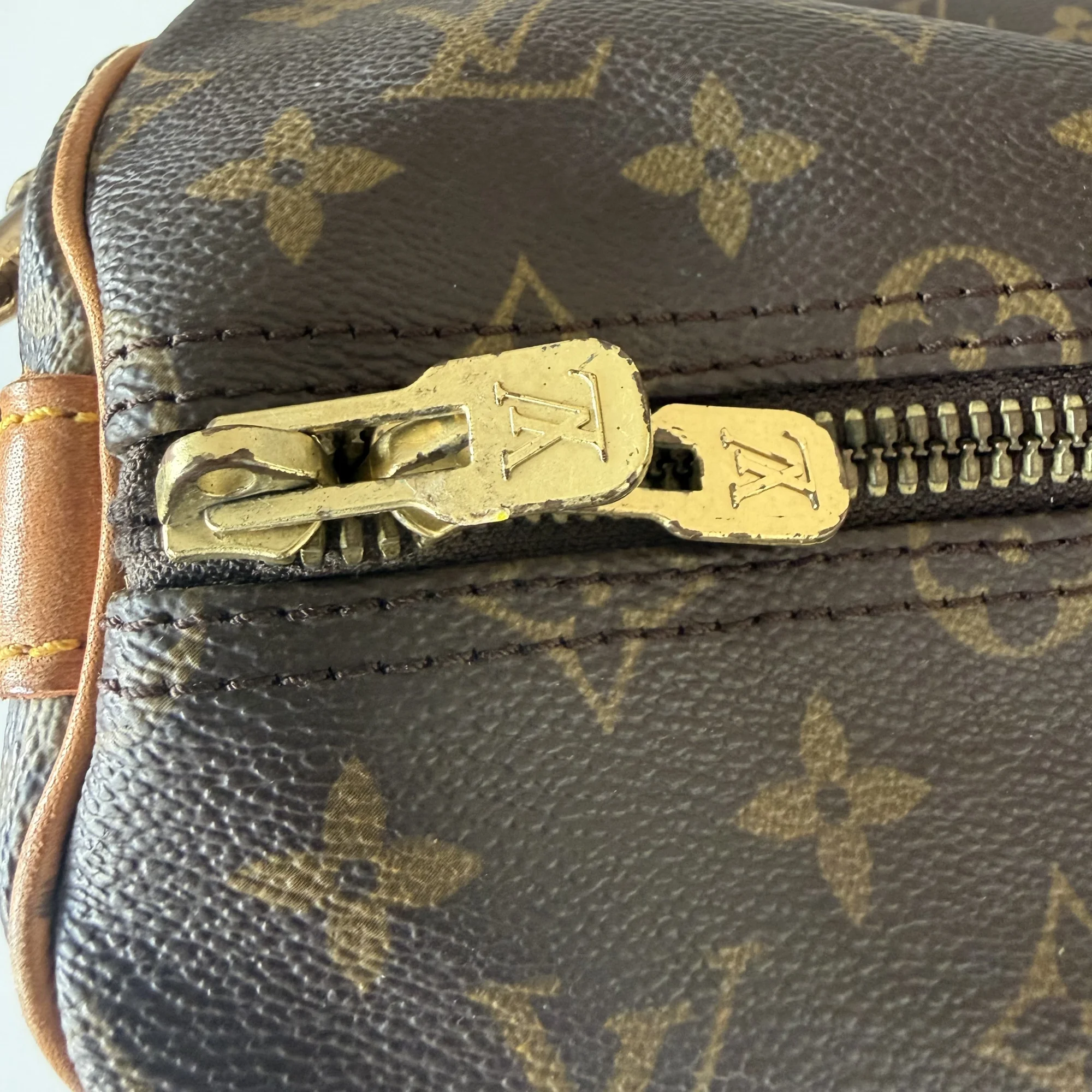 Louis Vuitton Keepall Bandoulière 55 - Image 10